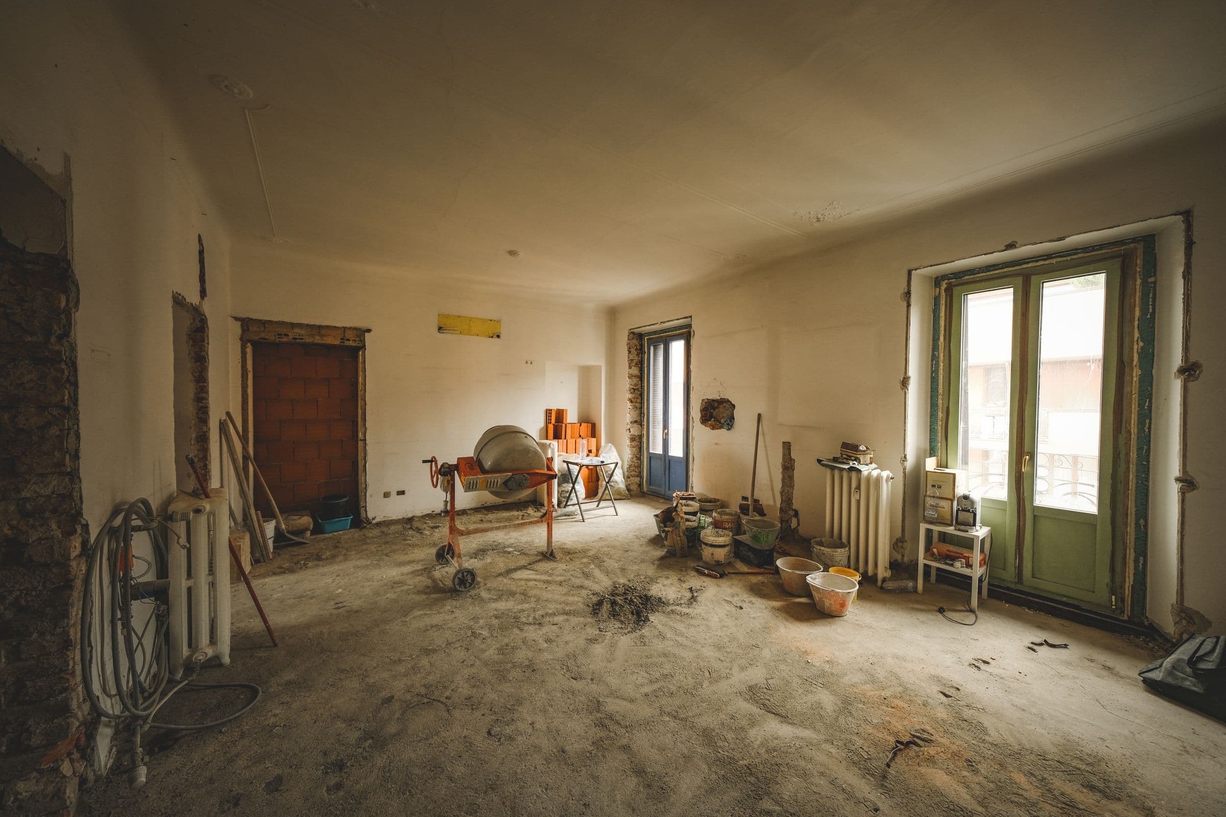 Core-and-shell unit interior during finishing works